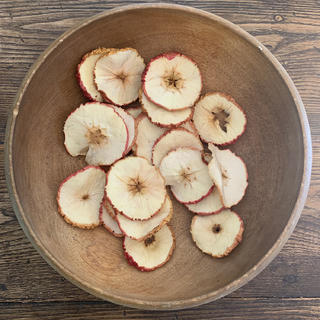 https://westonbrands.com/phpthumbsup/w/320/h/320/zc/1/src/media/recipes/dried-apples.jpg
